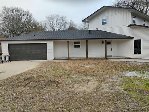 Photo of 1417 TULANE St, Greenville, TX 75401 (MLS # 21160647)