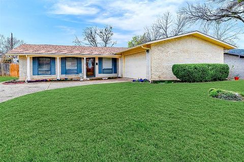 Photo of 915 Warren Way, Richardson, TX 75080 (MLS # 21202012)
