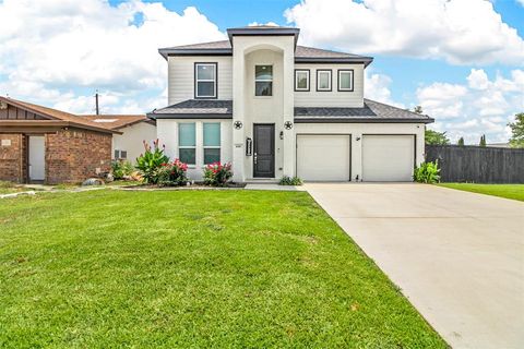 Photo of 610 Parker Circle, Garland, TX 75040 (MLS # 21215470)