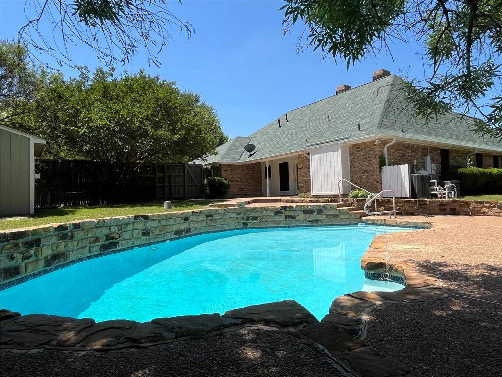 627 Meadowbrooke Place