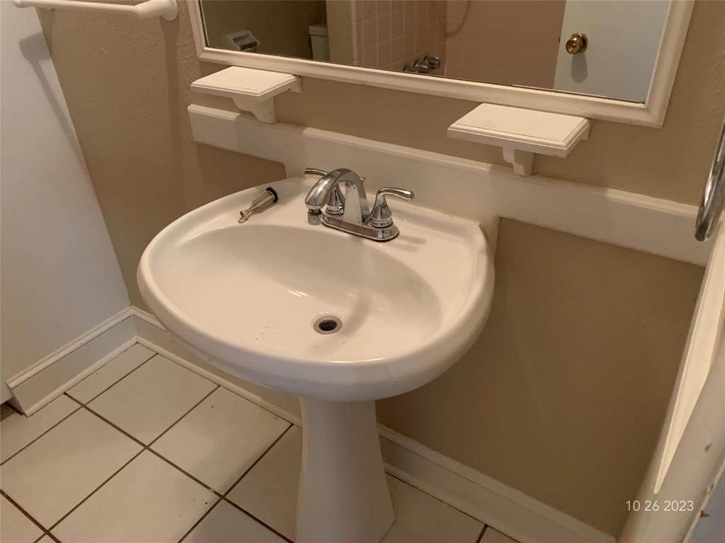 Benbrook Lakeside Add - Residential Lease