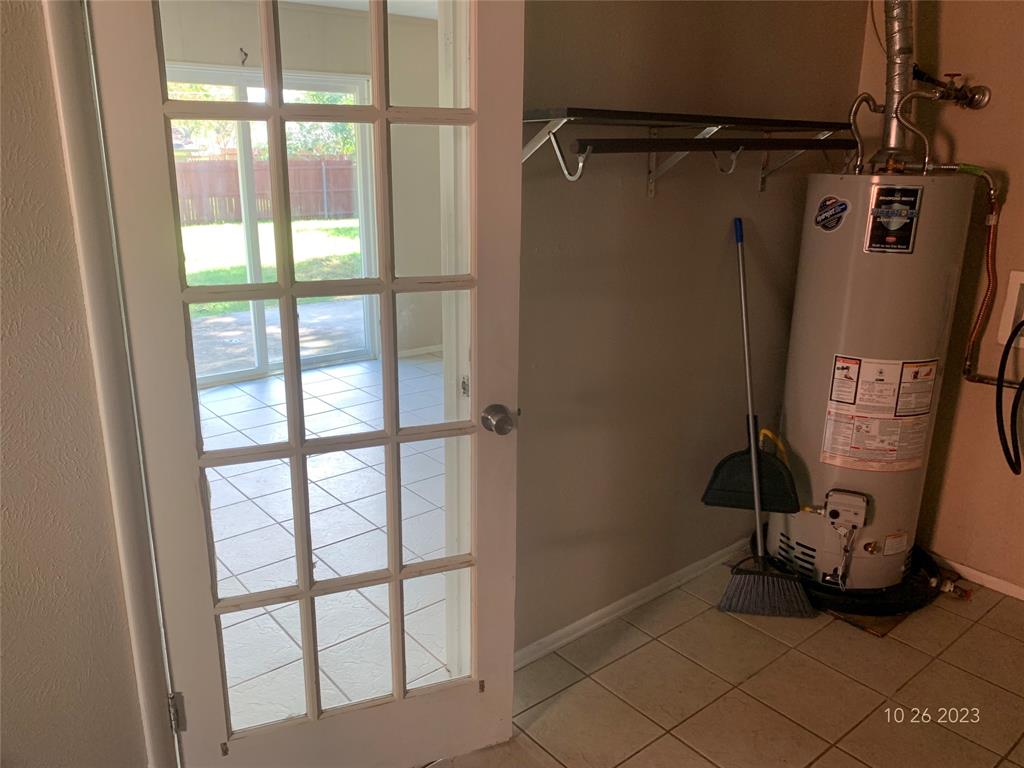 Benbrook Lakeside Add - Residential Lease