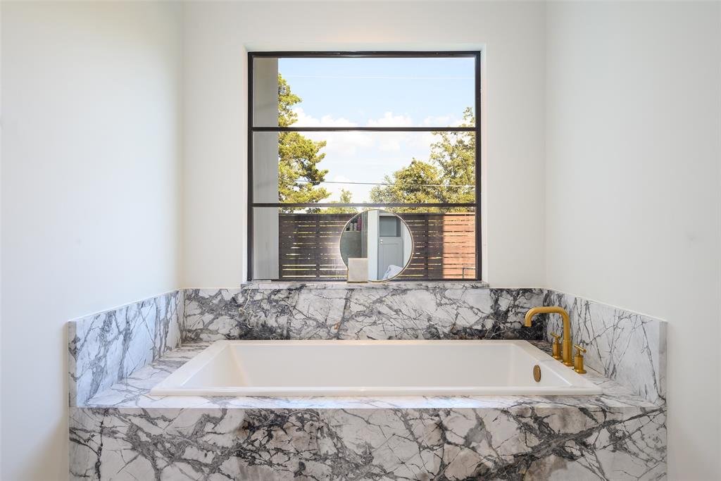 Daseke 02 - Residential