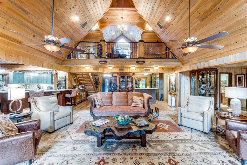 Emerald Sound At Lake Lewisville - Residential
