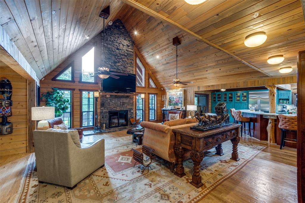 Emerald Sound At Lake Lewisville - Residential
