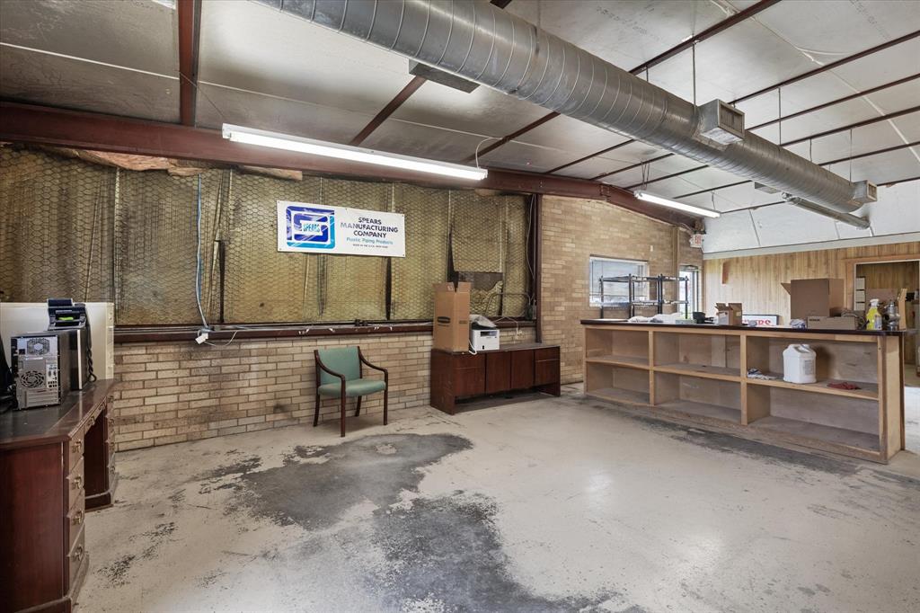 A MC BRAYER - Commercial Sale