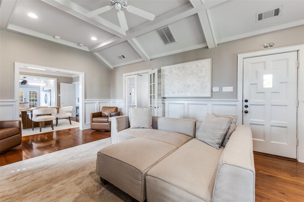 1026 N Winnetka Avenue