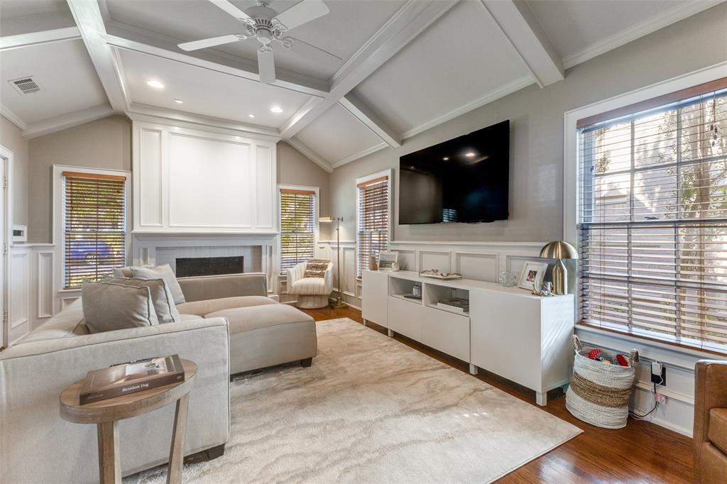 1026 N Winnetka Avenue