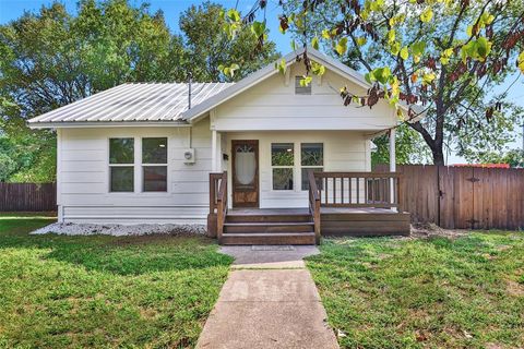 Photo of 1005 N Neal Street, Commerce, TX 75428 (MLS # 21191489)