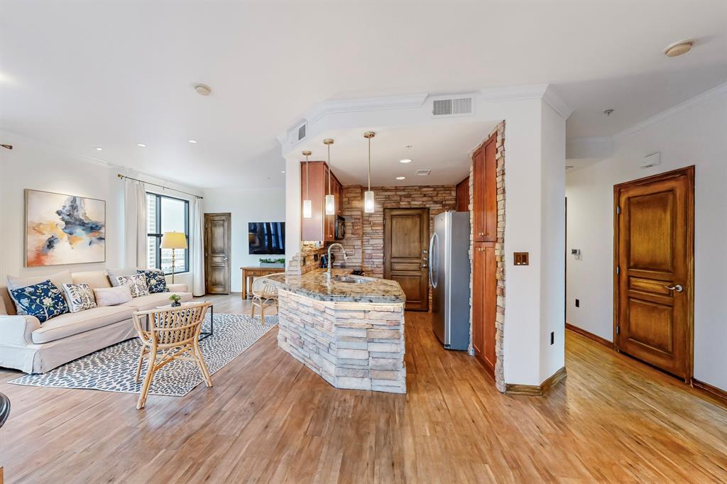 330 Las Colinas Boulevard E 1320