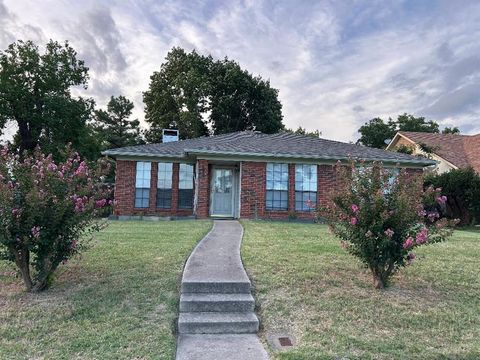 823 Blue Oak Drive Lewisville TX 75067