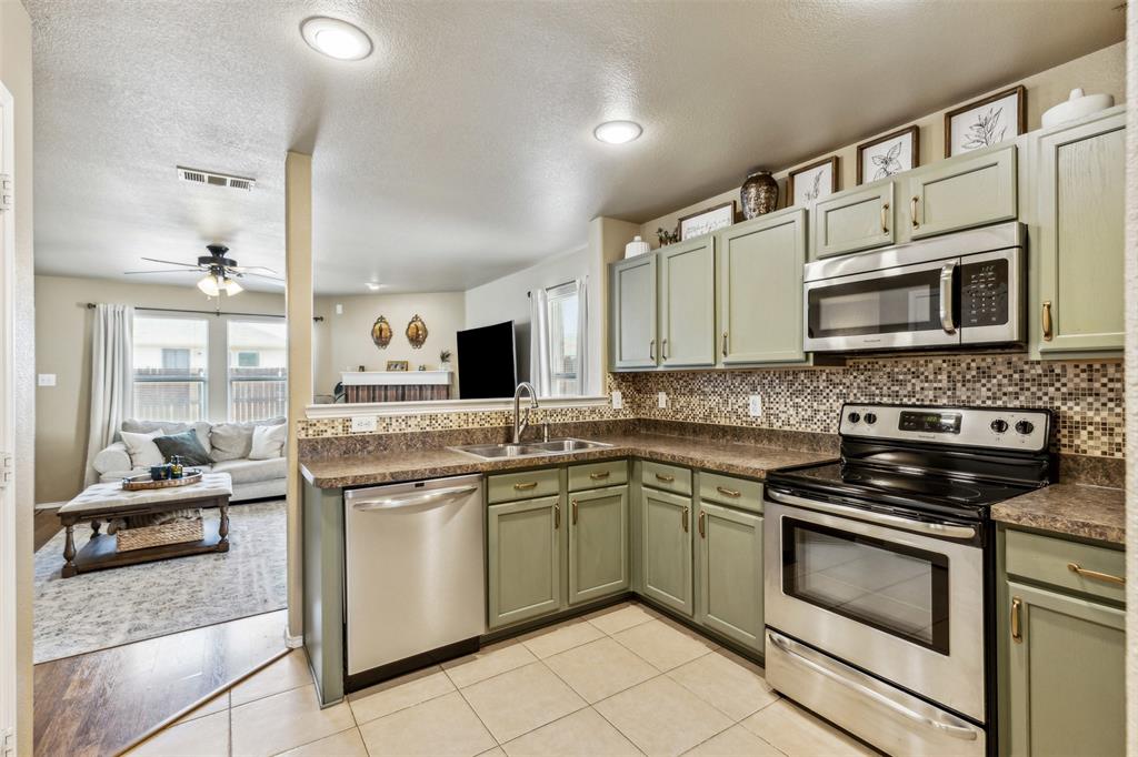 Fort Worth, Texas 76244, United States, 3 Bedrooms Bedrooms, ,2 BathroomsBathrooms,Residential,Pending,12951