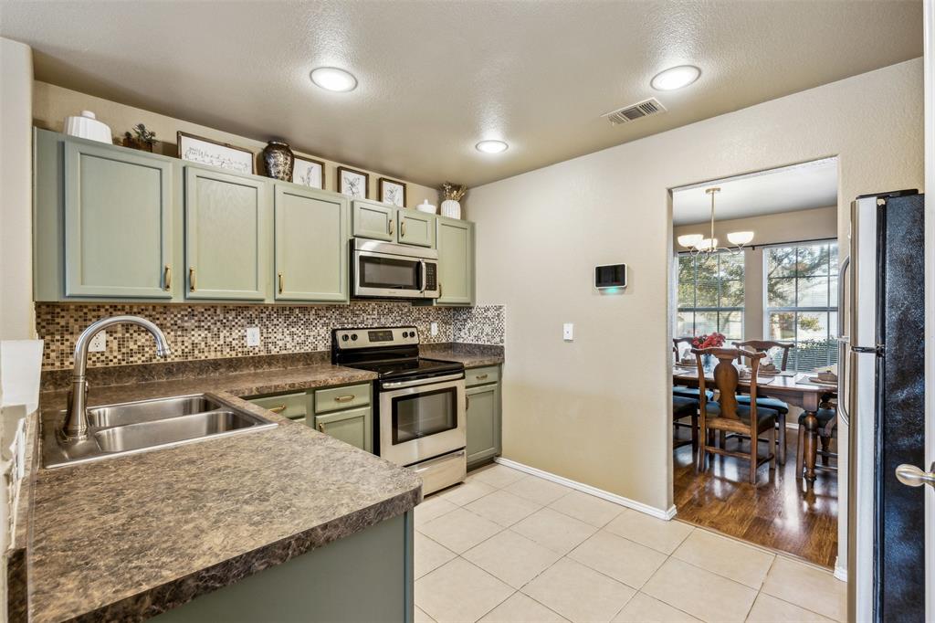 Fort Worth, Texas 76244, United States, 3 Bedrooms Bedrooms, ,2 BathroomsBathrooms,Residential,Pending,12951