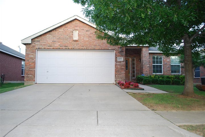 Photo 1 of 26 — 4713 Fox Sedge Lane, Denton, TX 76208