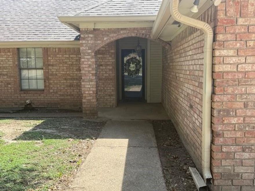 This charming 3bed 2bath home with an attached 2 car garage offers single story living with light updates that give this home a fresh feel! Located in a desirable area of Hillsboro convenient to local schools, shopping and easy highway access. A move in ready home for a future homeowner or a great opportunity for investors to add a turnkey property to their portfolio!