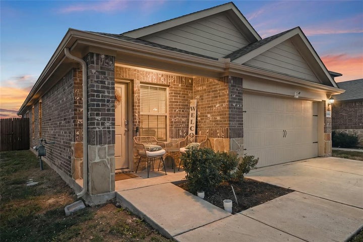 Photo 1 of 27 — 2204 Nightgrove Circle, Crandall, TX 75114