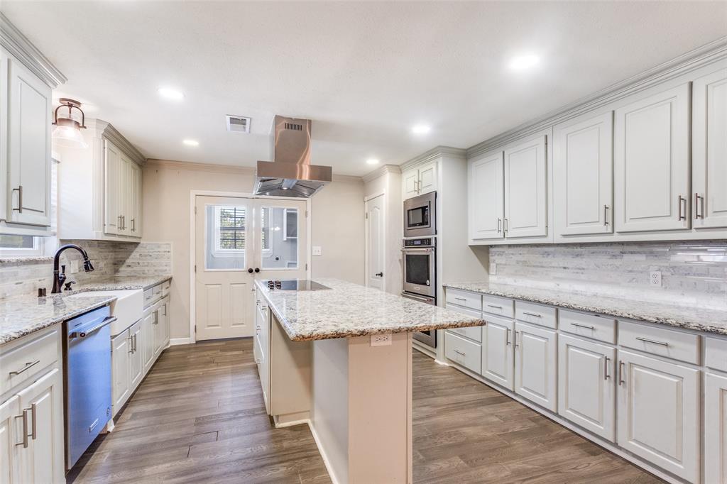 741 Country Club, Road