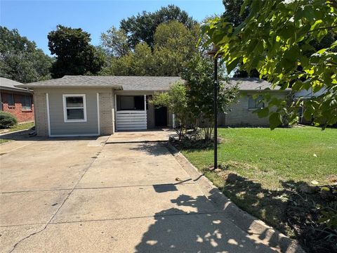 408 Simmons Drive Hurst TX 76053