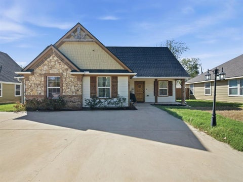 Photo of 502 W Willow Street, Sanger, TX 76266 (MLS # 21417175)