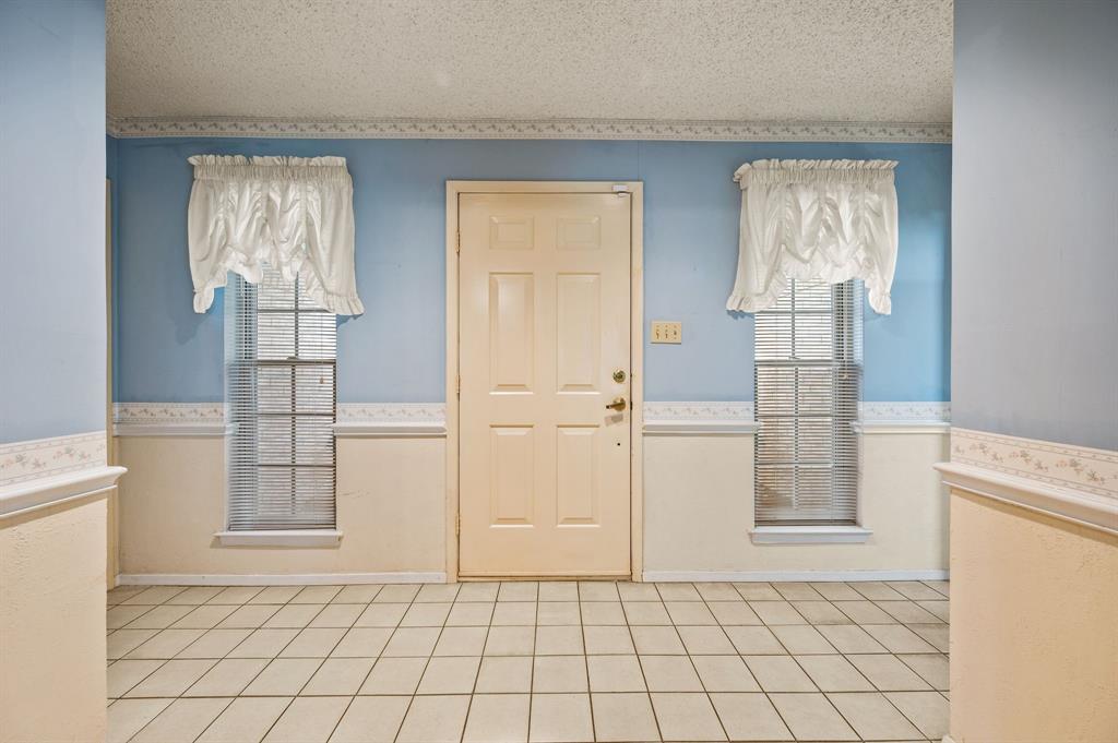 1700 Saxon Drive