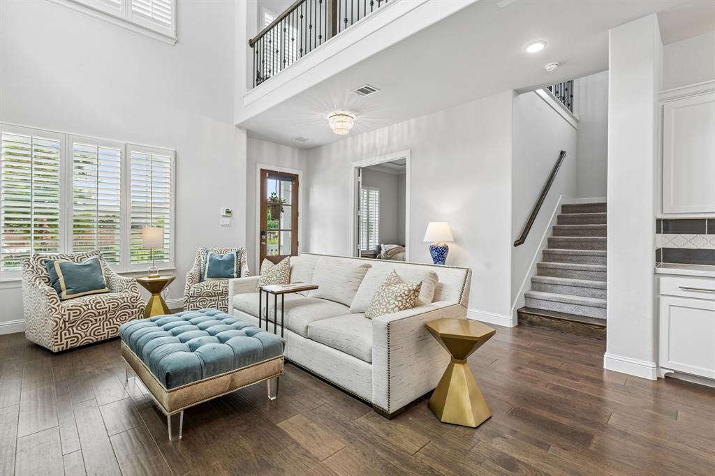 2853 Waverly