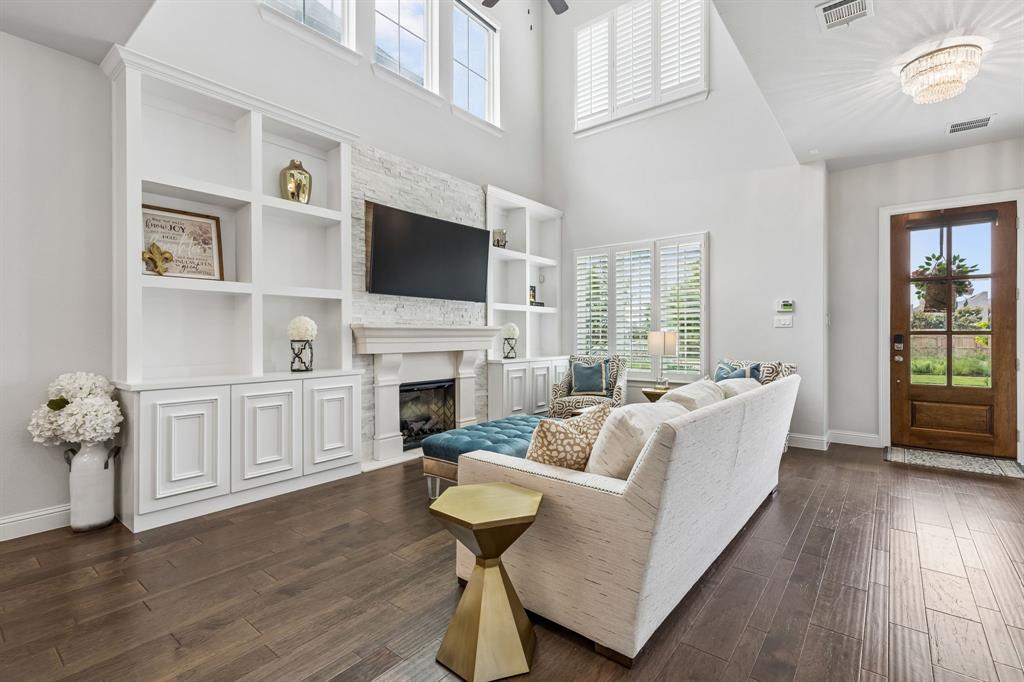 2853 Waverly