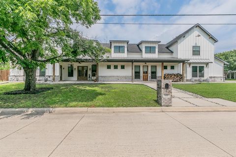 101 S WALNUT Street Roanoke TX 76262