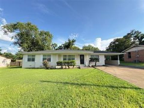 105 Calloway Hughes Springs TX 75656