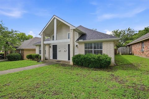 Photo of 906 W Houston Street, Sherman, TX 75092 (MLS # 21297849)