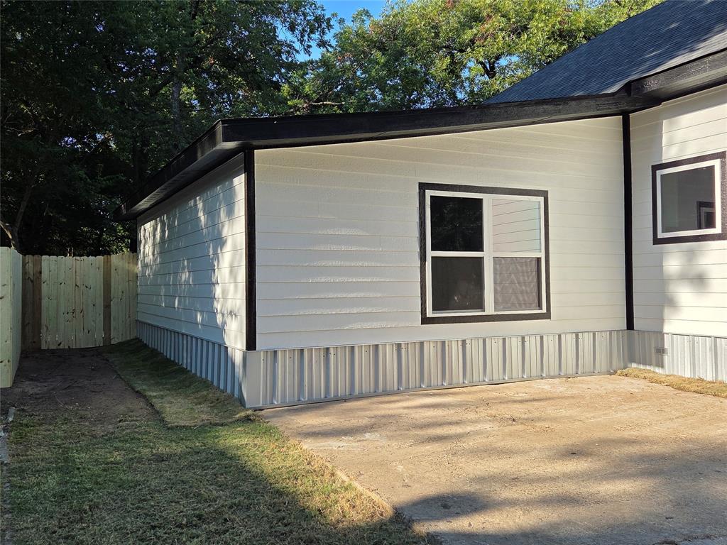 1745 E Cherry