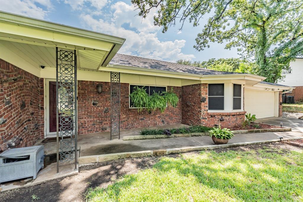 833 W Cheryl Avenue