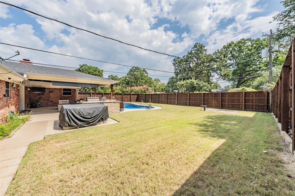 833 W Cheryl Avenue