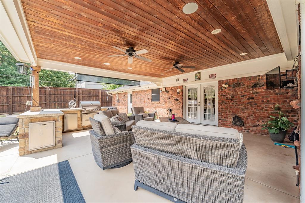 833 W Cheryl Avenue