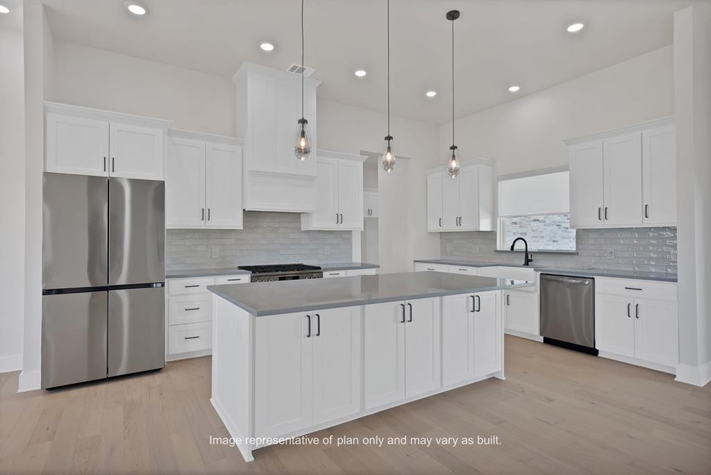 LOT 4 BLK D MATTHEWS FARMS ADDN PH 2 1.079 AC - Residential