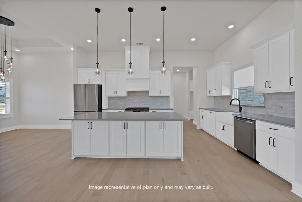 LOT 4 BLK D MATTHEWS FARMS ADDN PH 2 1.079 AC - Residential