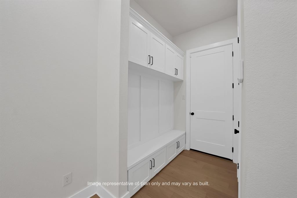 LOT 4 BLK D MATTHEWS FARMS ADDN PH 2 1.079 AC - Residential