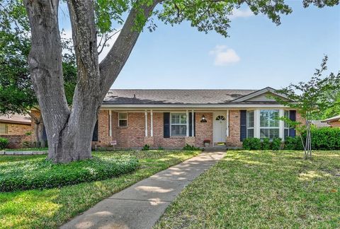 2105 Meadow Lane Grand Prairie TX 75050