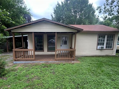 2013 W 14th Avenue Corsicana TX 75110