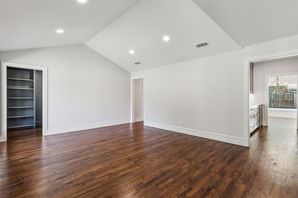 6721 Meadowcreek Drive