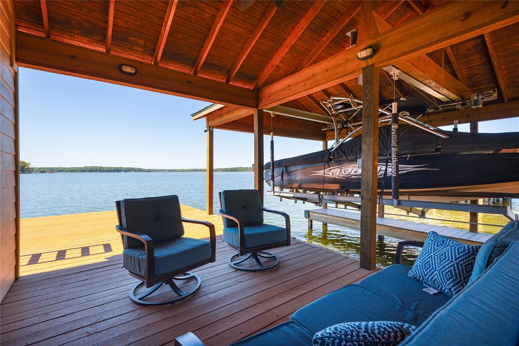 560 Private Road 52444