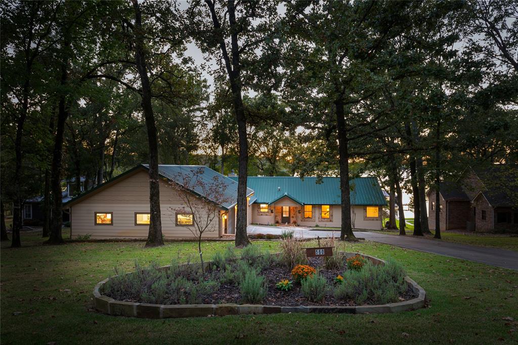 560 Private Road 52444