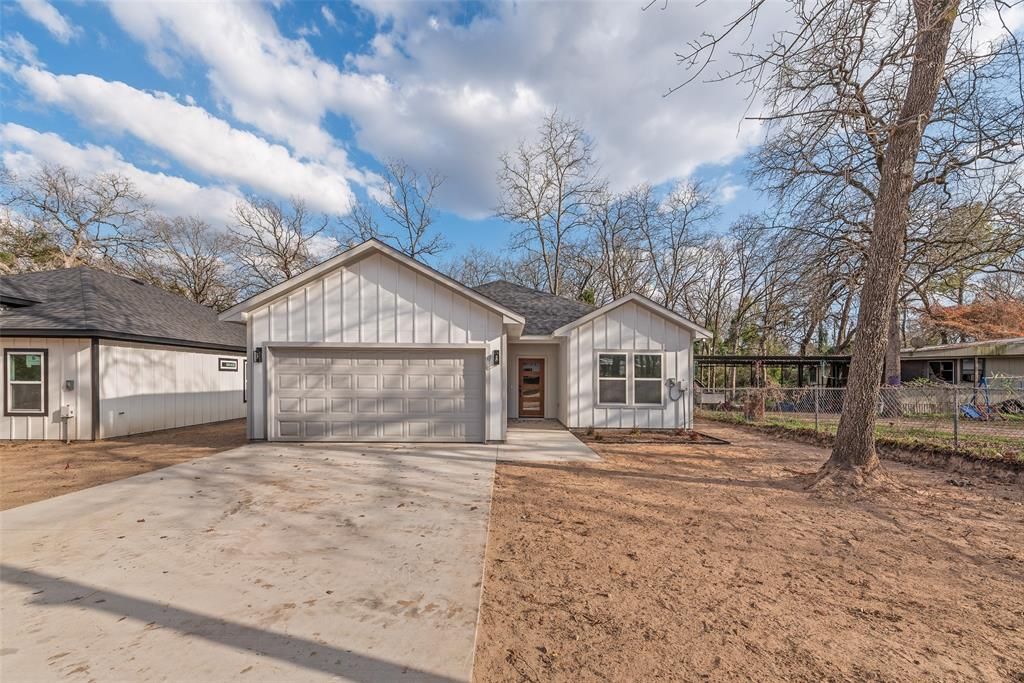 Photo of 14583 Cherokee Lane, Log Cabin, TX 75148 (MLS # 21194524)