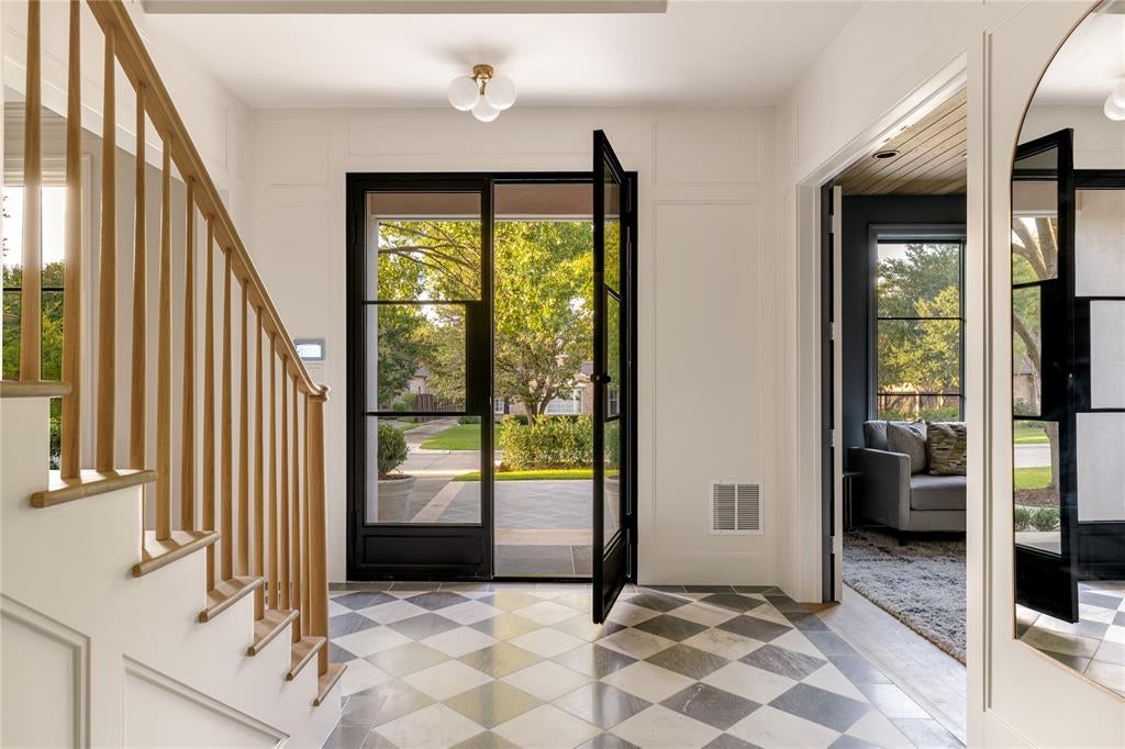 6810 Mimosa Lane