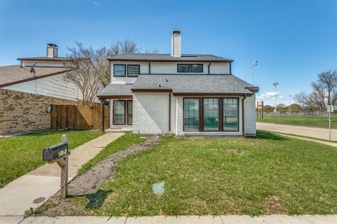 Photo of 2321 North Court, Garland, TX 75044 (MLS # 21202220)