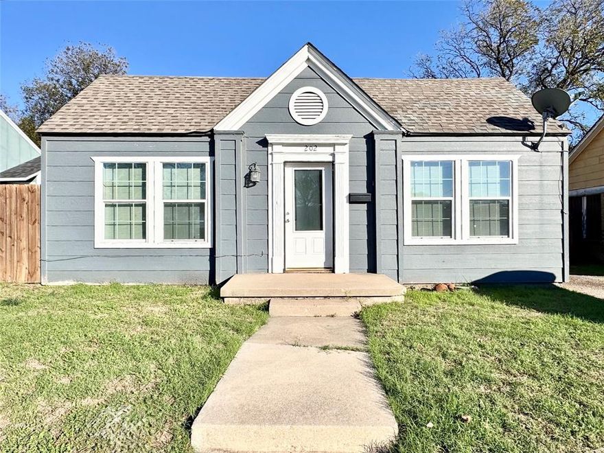 Welcome to your new 2-bedroom, 1-bath home! This beautifully updated residence offers modern comfort and convenience in a prime location. It features a modern kitchen with stainless steel appliances, a spacious living room, and a large backyard. It is also located near major highways, and plenty of restaurant and shopping options. Call us today to schedule your viewing!