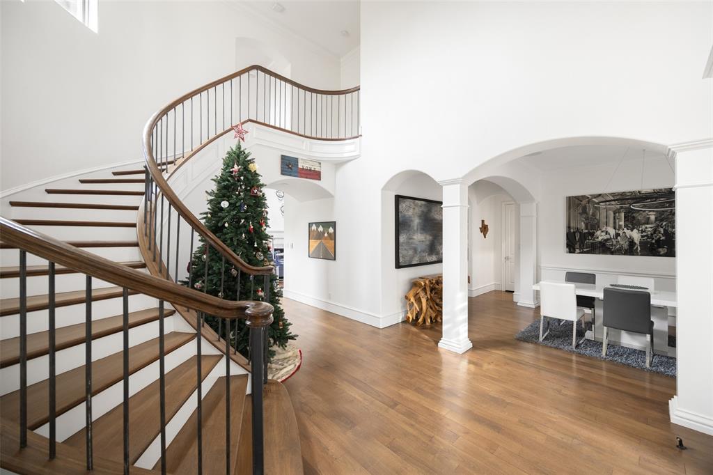 6560 Vanderbilt Avenue