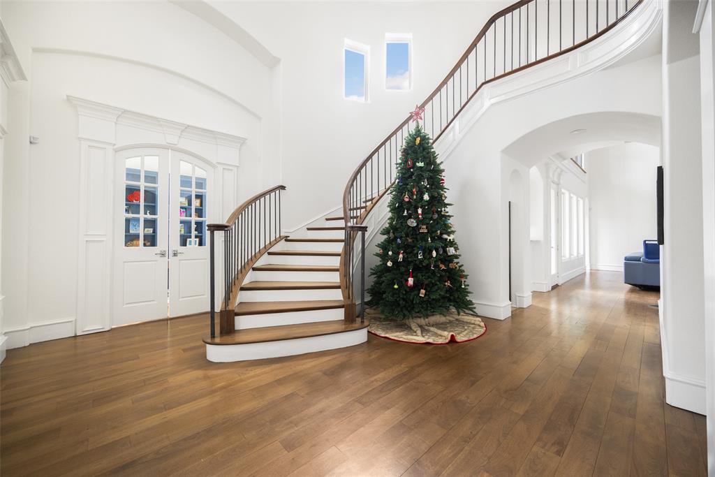 6560 Vanderbilt Avenue