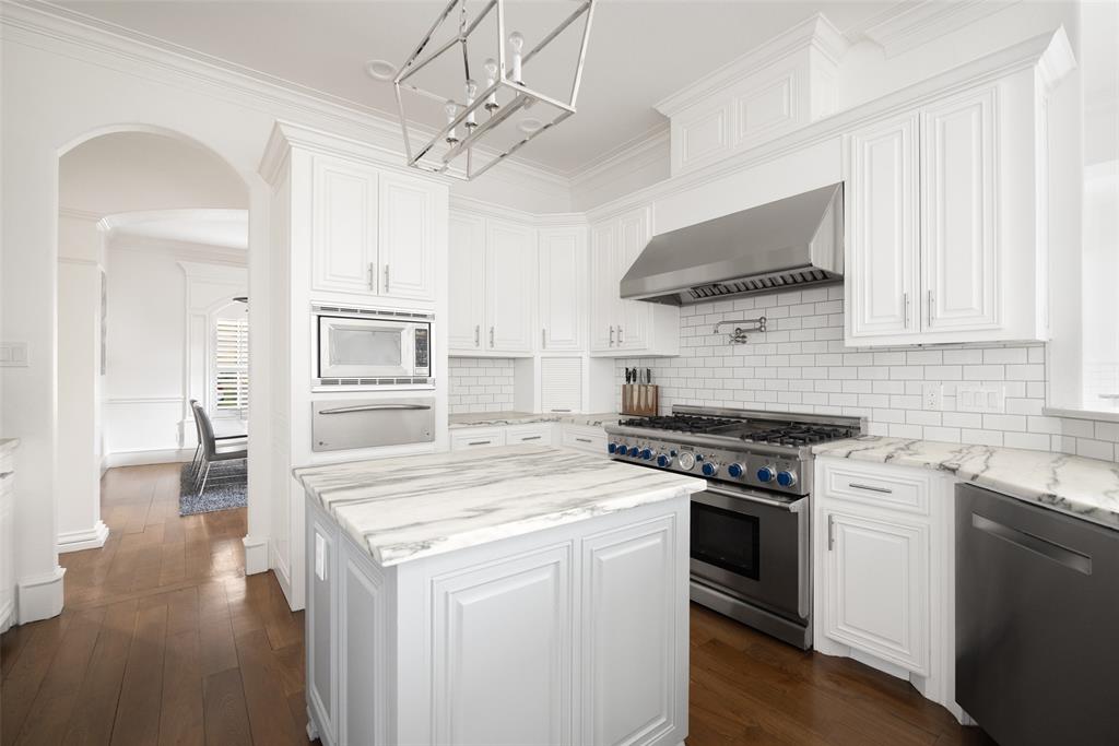 6560 Vanderbilt Avenue