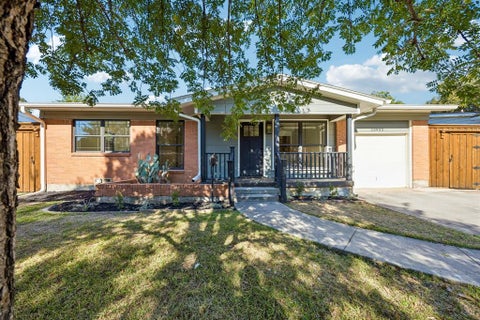 Photo of 13935 Stardust Lane, Farmers Branch, TX 75234 (MLS # 21418242)