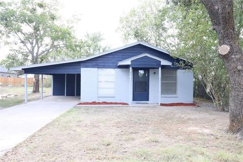 Photo of 107 Love Street, Kaufman, TX 75142 (MLS # 21252725)